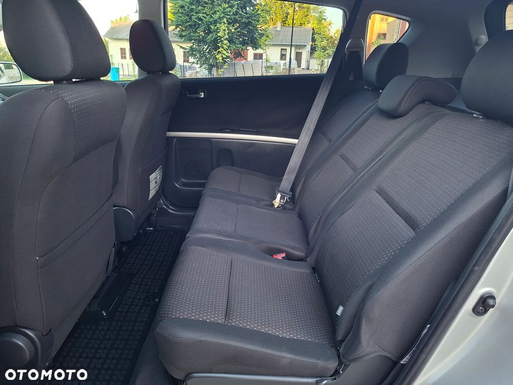 Toyota Corolla Verso 2.2 D-4D Gold - 15