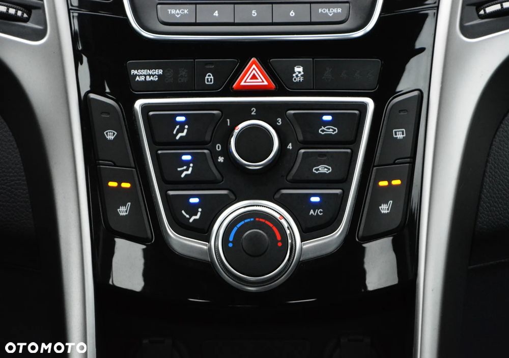 Hyundai i30 1.6 CRDI Fifa World Cup Edition - 14