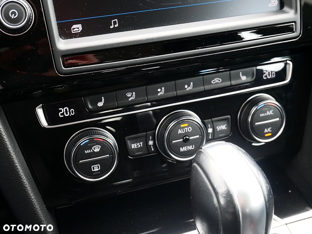 Volkswagen Passat - 14