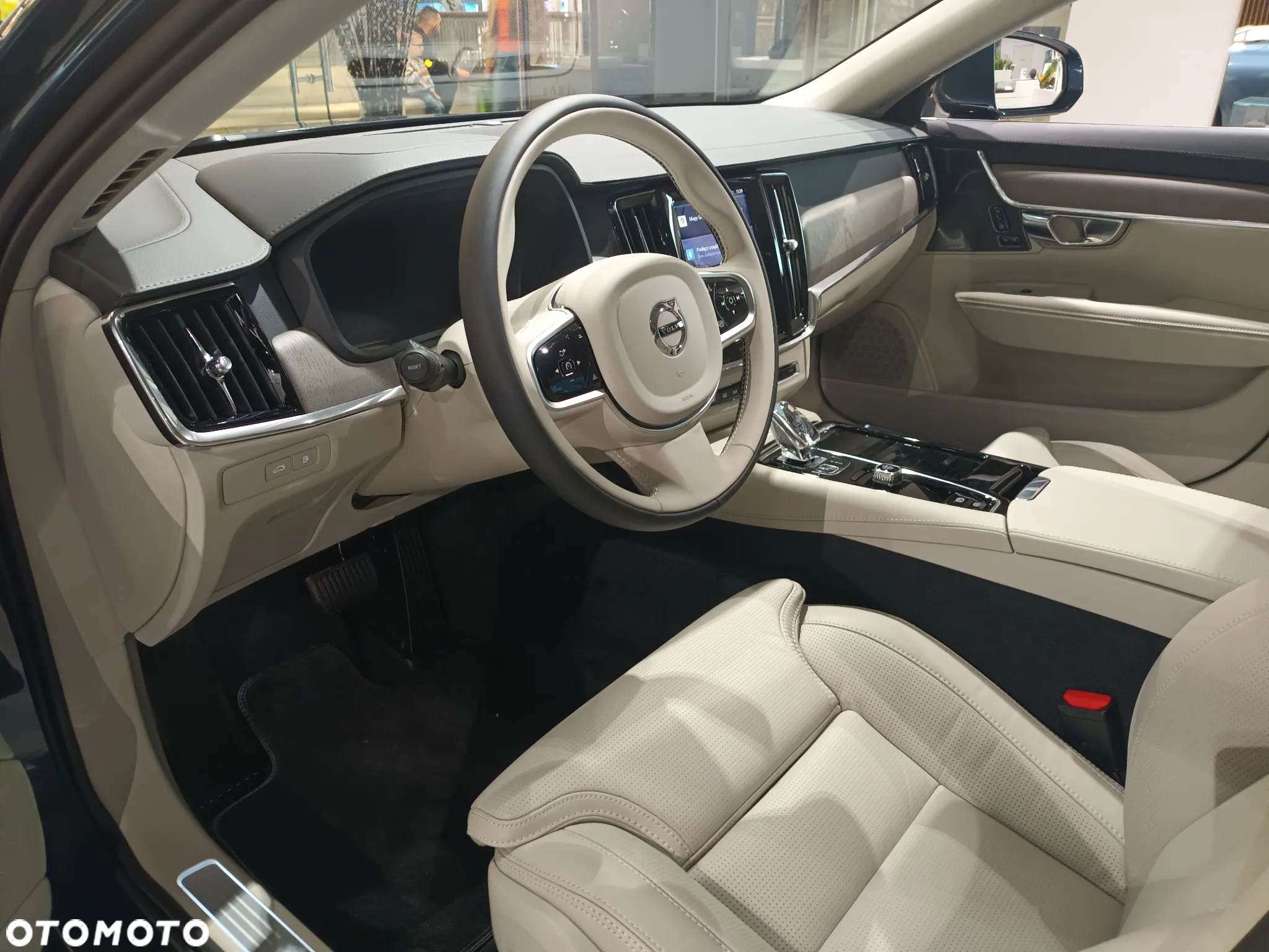 Volvo V90 T6 AWD Plug-In Hybrid Plus Dark - 3