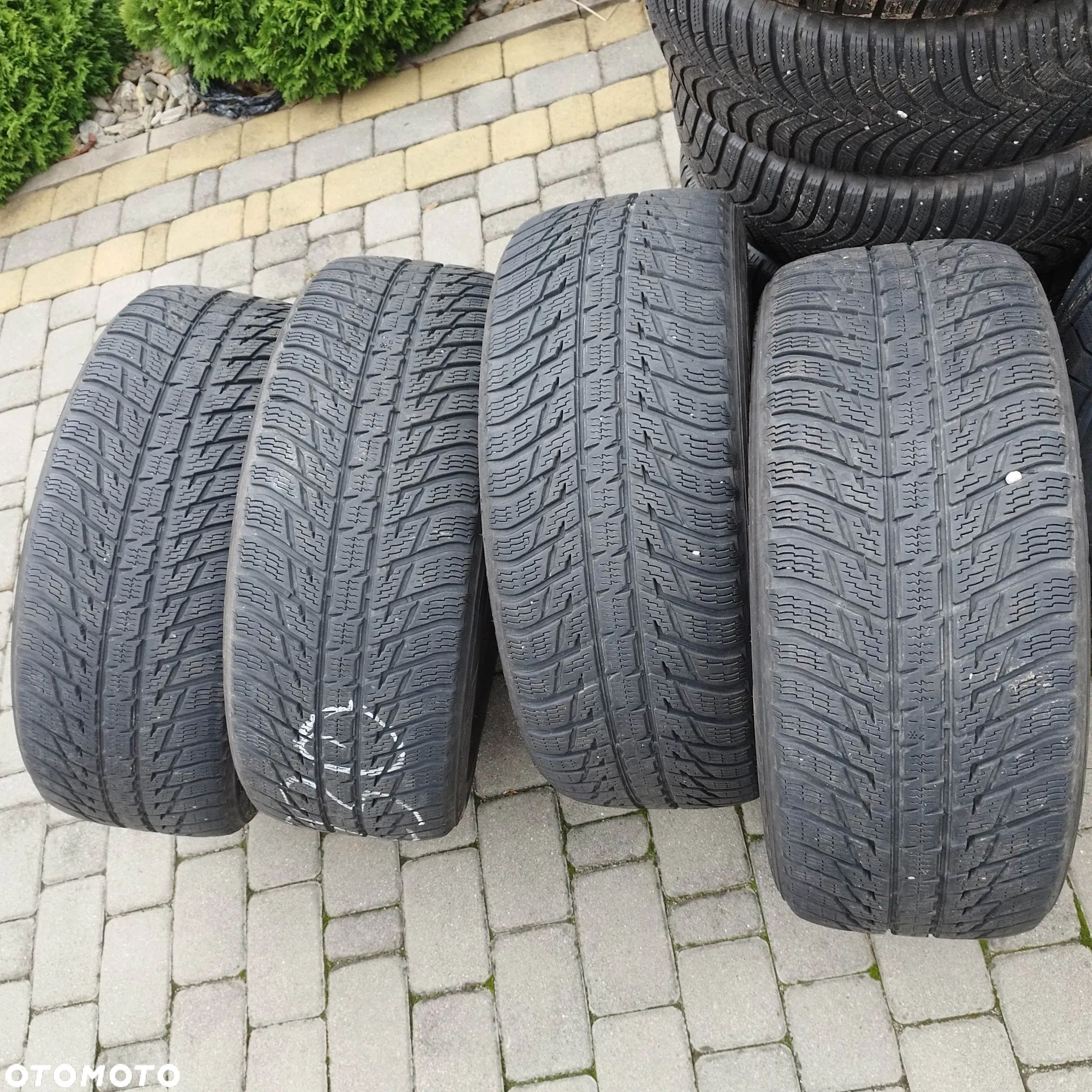 235/55/17 nokian wr suv3 extra load - 1
