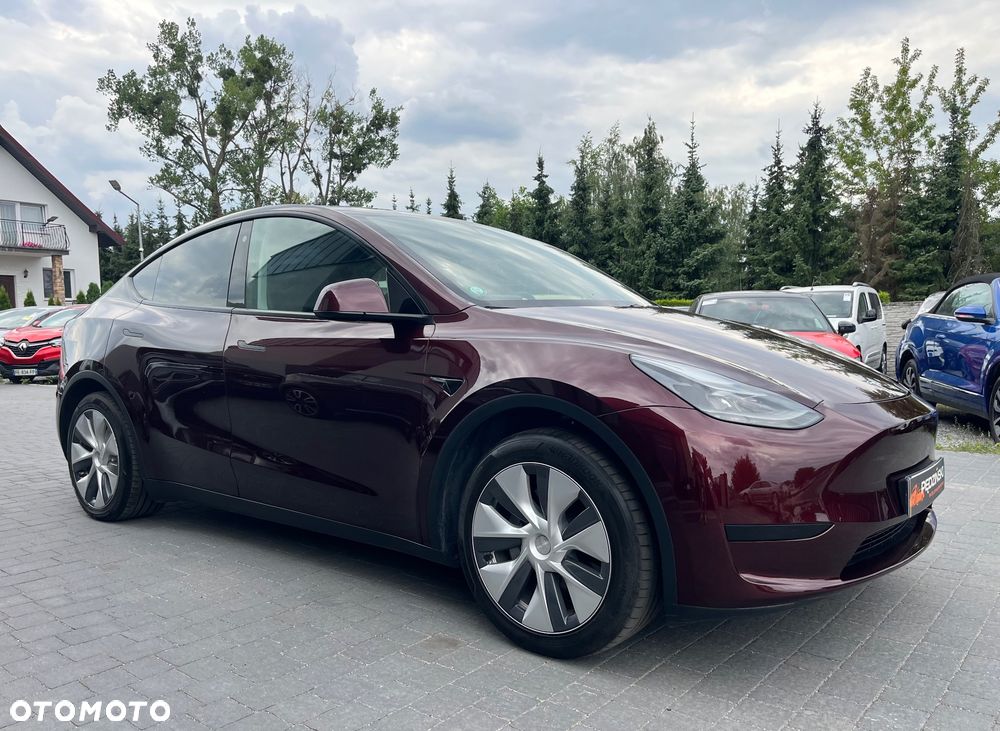 Tesla Model Y - 1