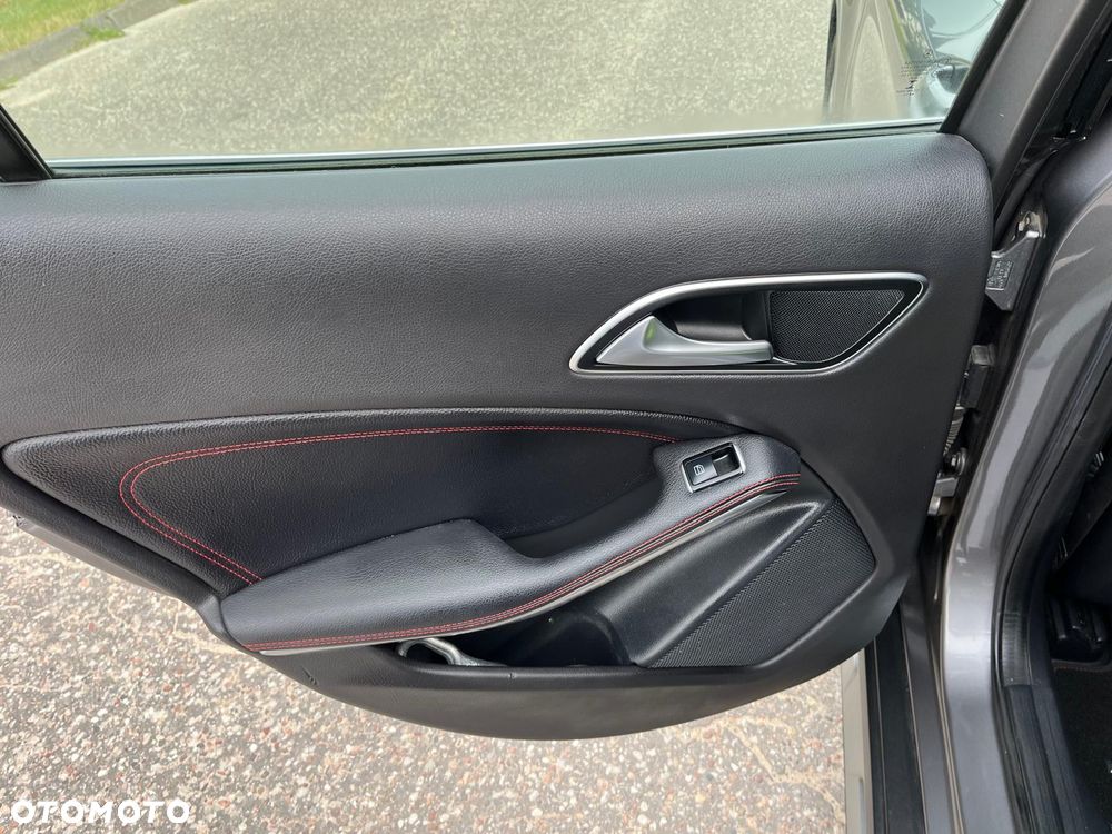 Mercedes-Benz GLA 220 CDI 4Matic 7G-DCT AMG Line - 24