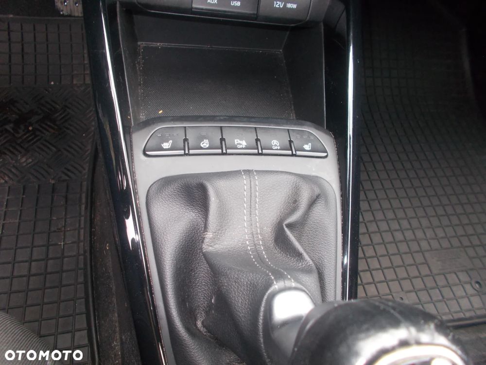 Kia Stonic 1.4 L - 13
