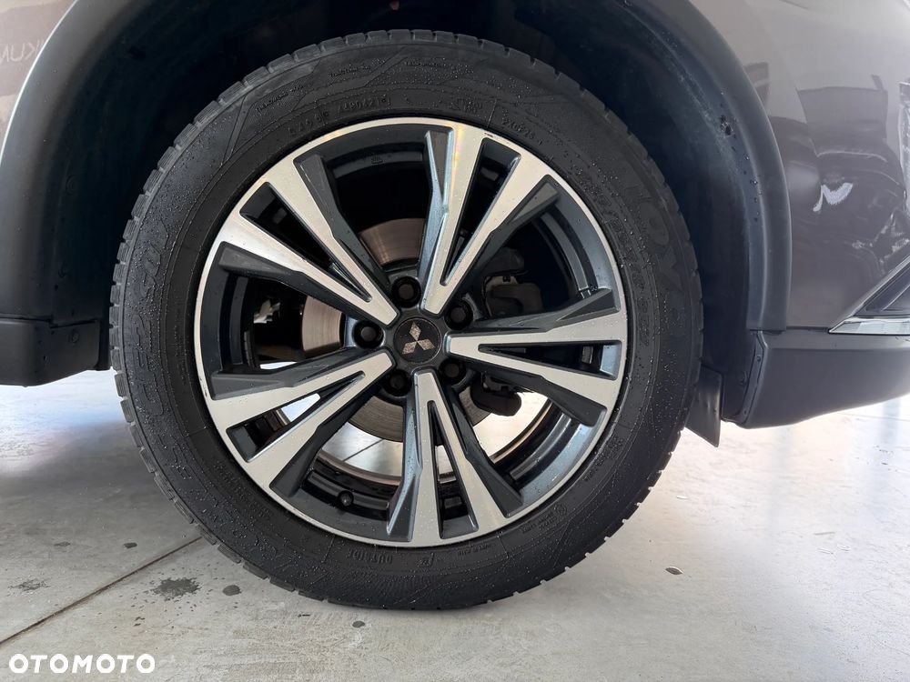 Mitsubishi Outlander 2.0 Invite + 2WD - 16