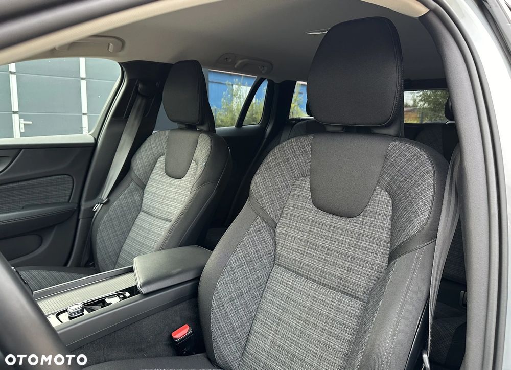Volvo V60 Cross Country - 9