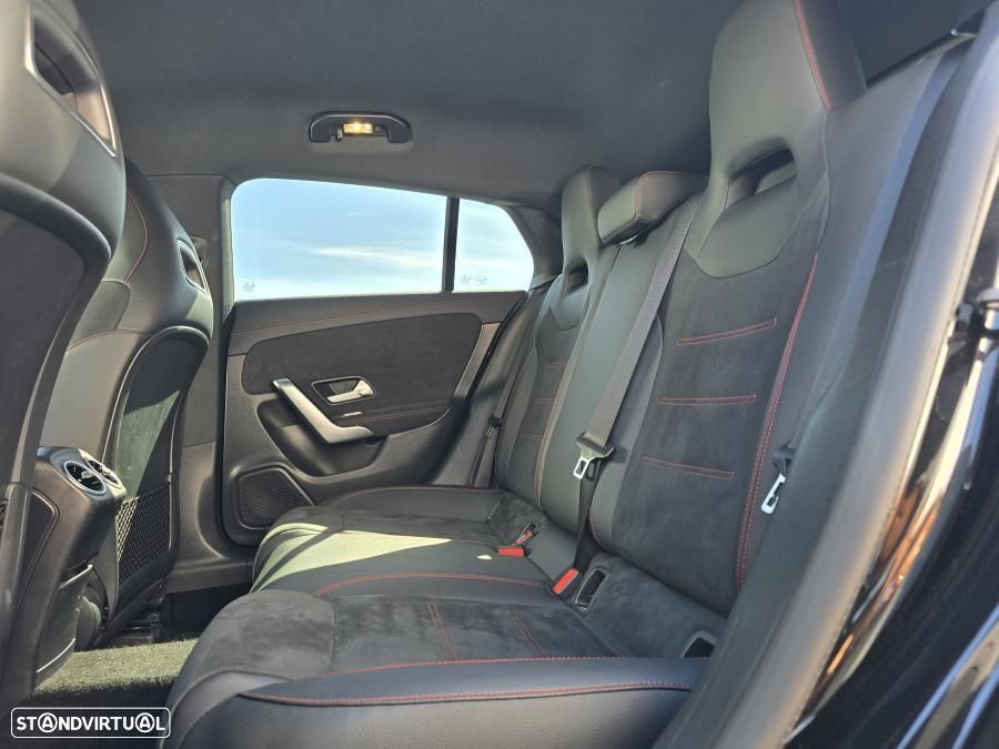 Mercedes-Benz CLA 180 - 43