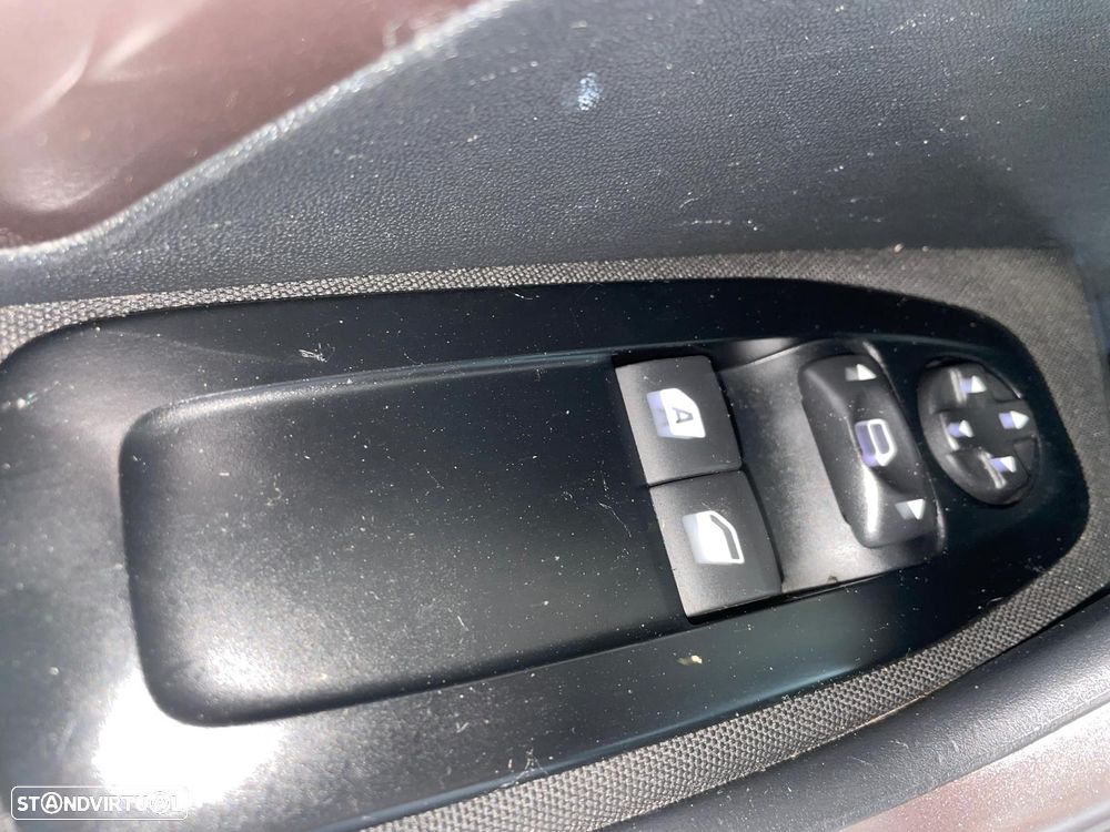 Peugeot 2008 1.6 e-HDi Active - 15