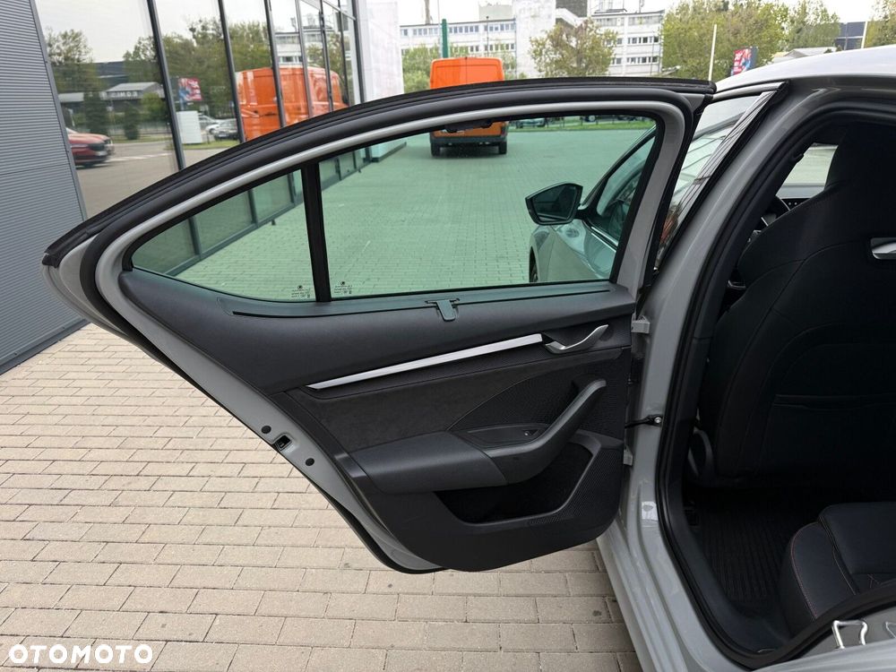 Skoda Octavia 2.0 TSI RS DSG - 16