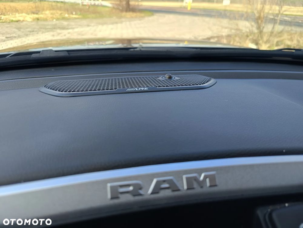 RAM 1500 Crew Cab Shortbed Bighorn - 32