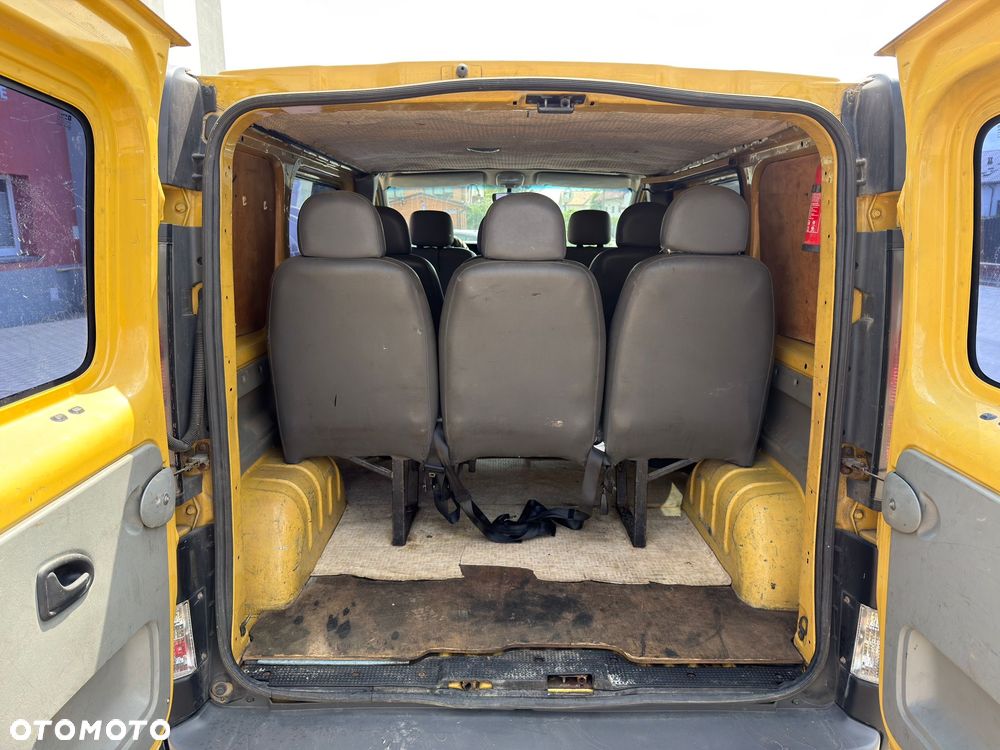 Renault Trafic Passenger - 16