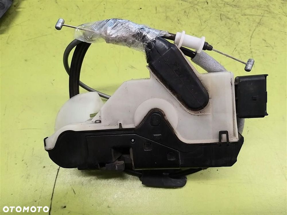 Zamek drzwi przód lewy Citroen DS5  2011-2015 - 2