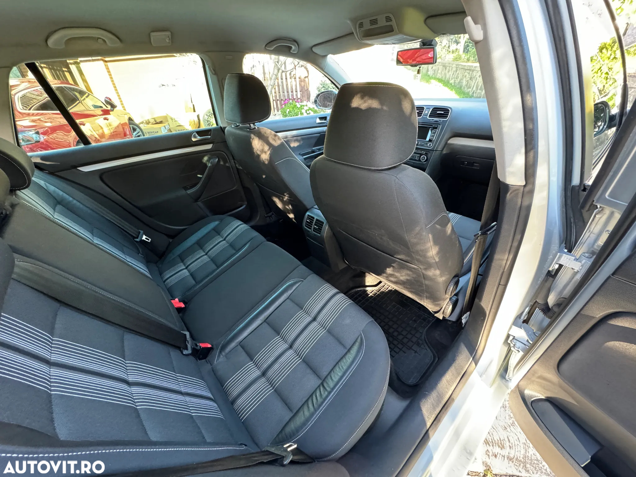Volkswagen Golf 1.6 TDI DPF MATCH - 8