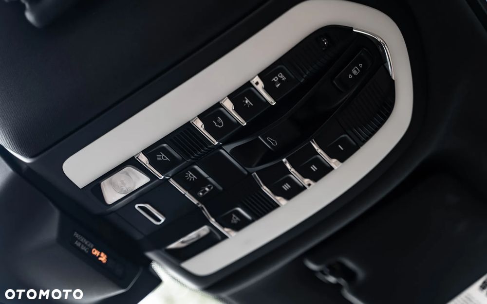 Porsche Macan T - 38