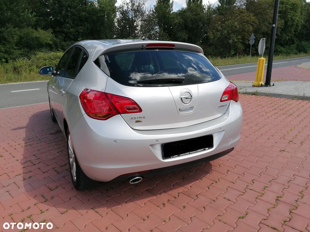 Opel Astra 1.4 Turbo 150 Jahre - 9