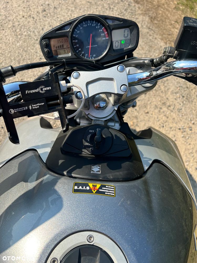Suzuki GSR - 8