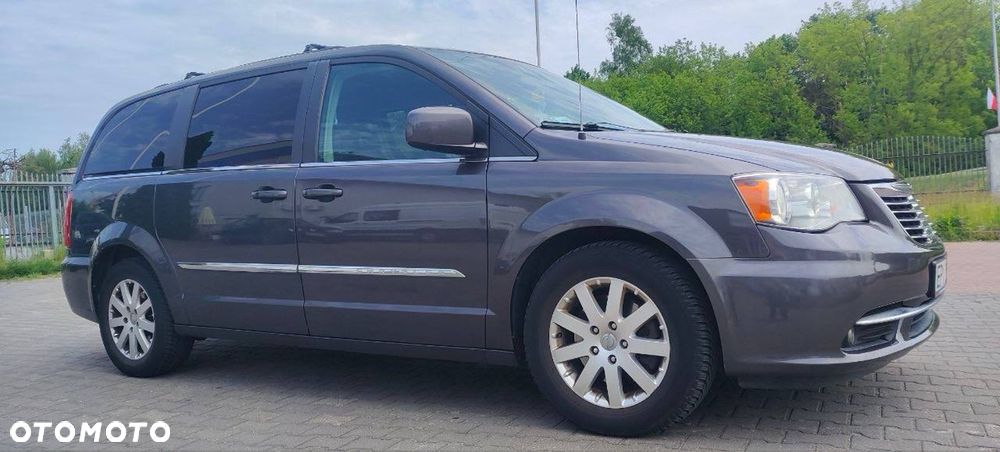 Chrysler Town & Country - 2