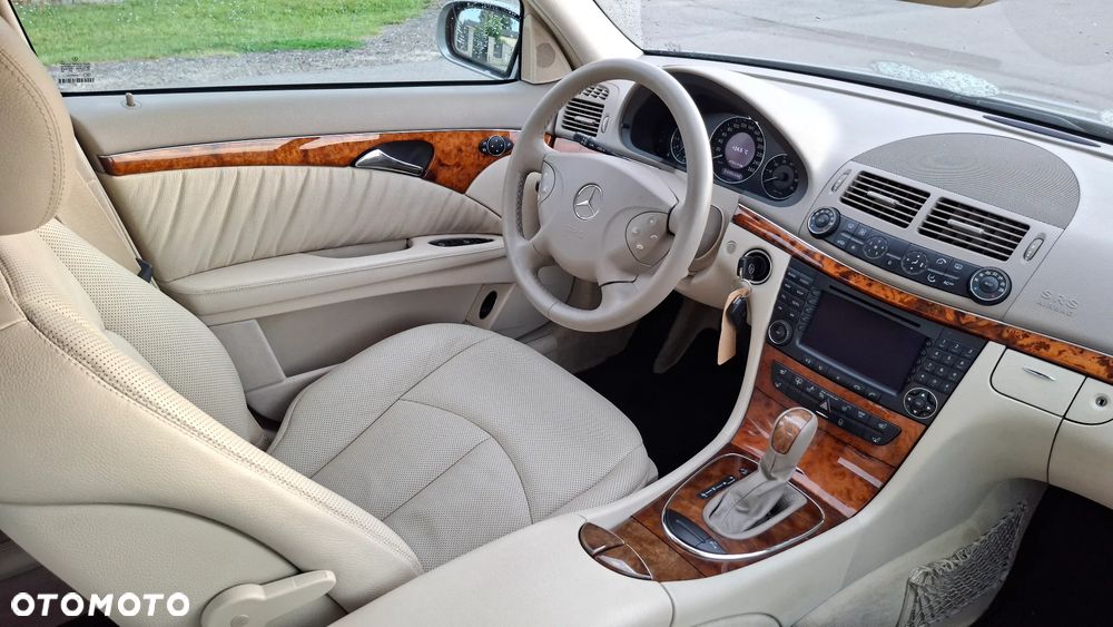 Mercedes-Benz Klasa E 350 7G-TRONIC Elegance - 30