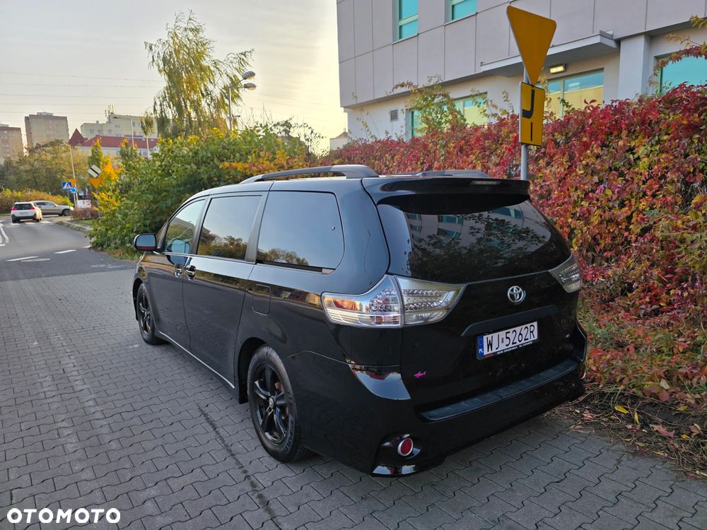 Toyota Sienna - 7