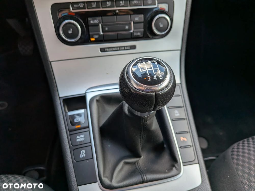 Volkswagen Passat - 19