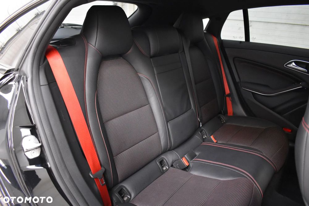 Mercedes-Benz CLA 250 4Matic 7G-DCT Sport - 29