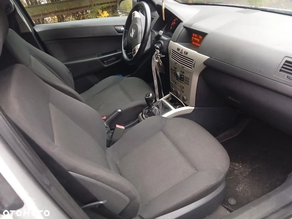 Opel Astra 2009 photo 3