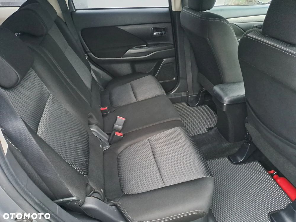 Mitsubishi Outlander - 22