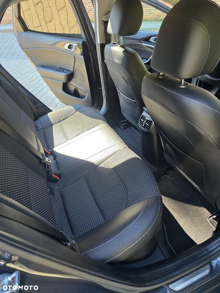 Kia XCeed - 12
