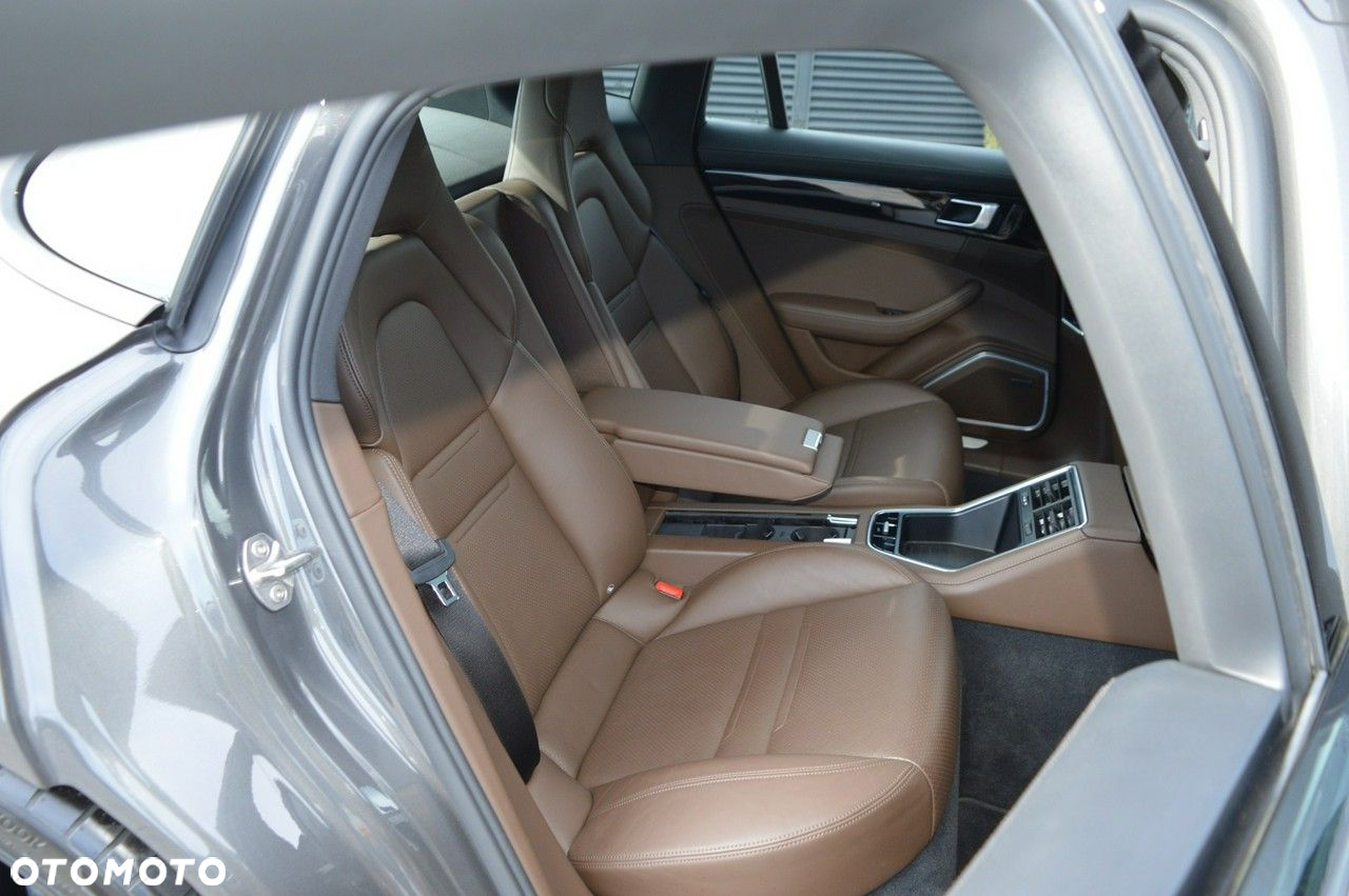 Porsche Panamera - 30