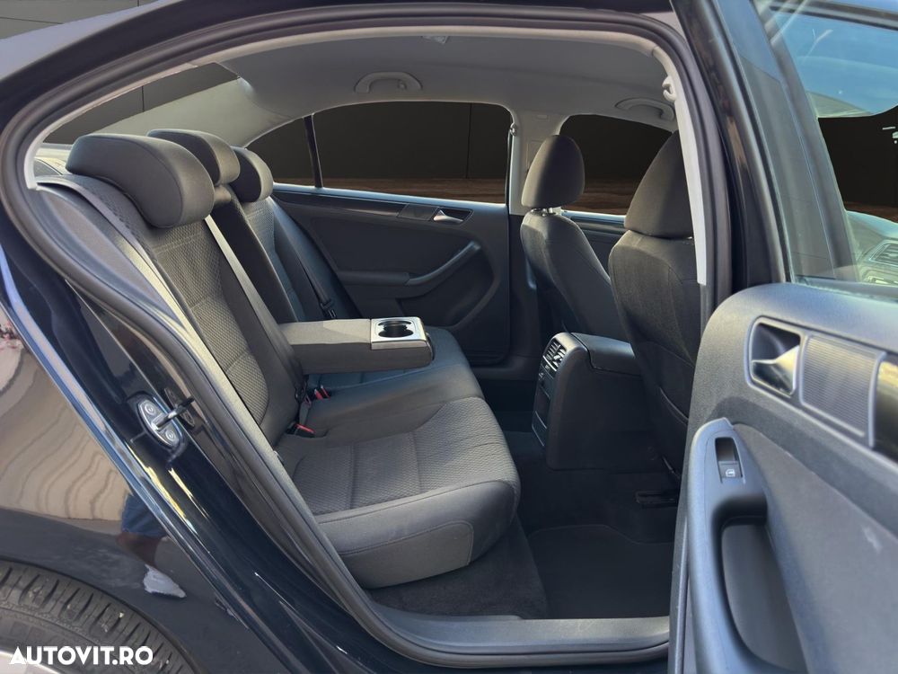 Volkswagen Jetta - 10