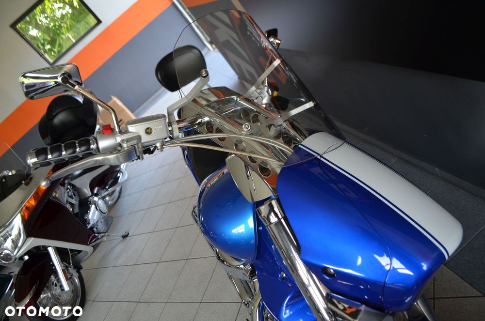 Suzuki Intruder - 10