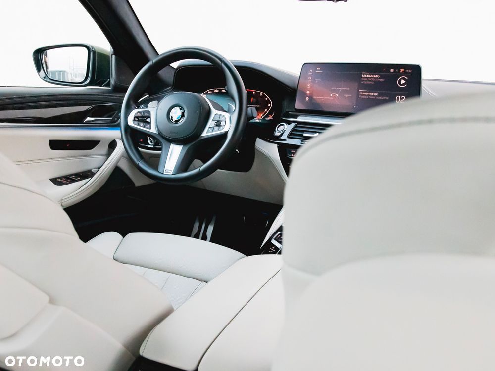 BMW Seria 5 M550i xDrive - 19