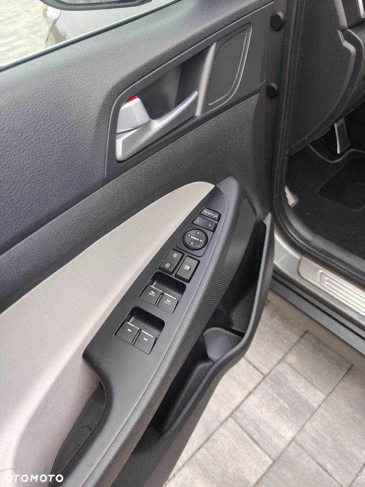 Hyundai Tucson blue 1.6 CRDi 2WD DCT Premium - 17