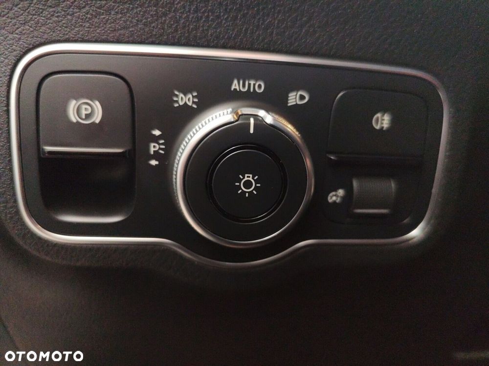 Mercedes-Benz GLA - 25