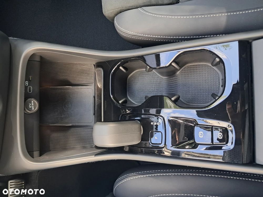 Volvo XC 40 B3 Plus Dark - 29
