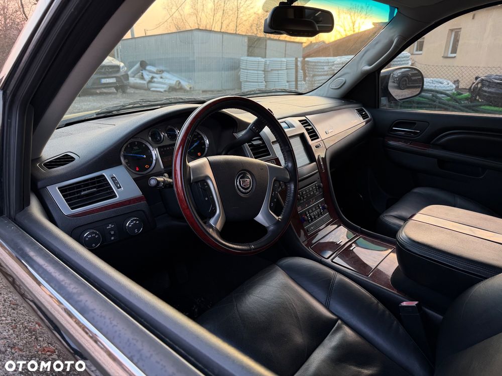 Cadillac Escalade 6.0 V8 Platinum - 19