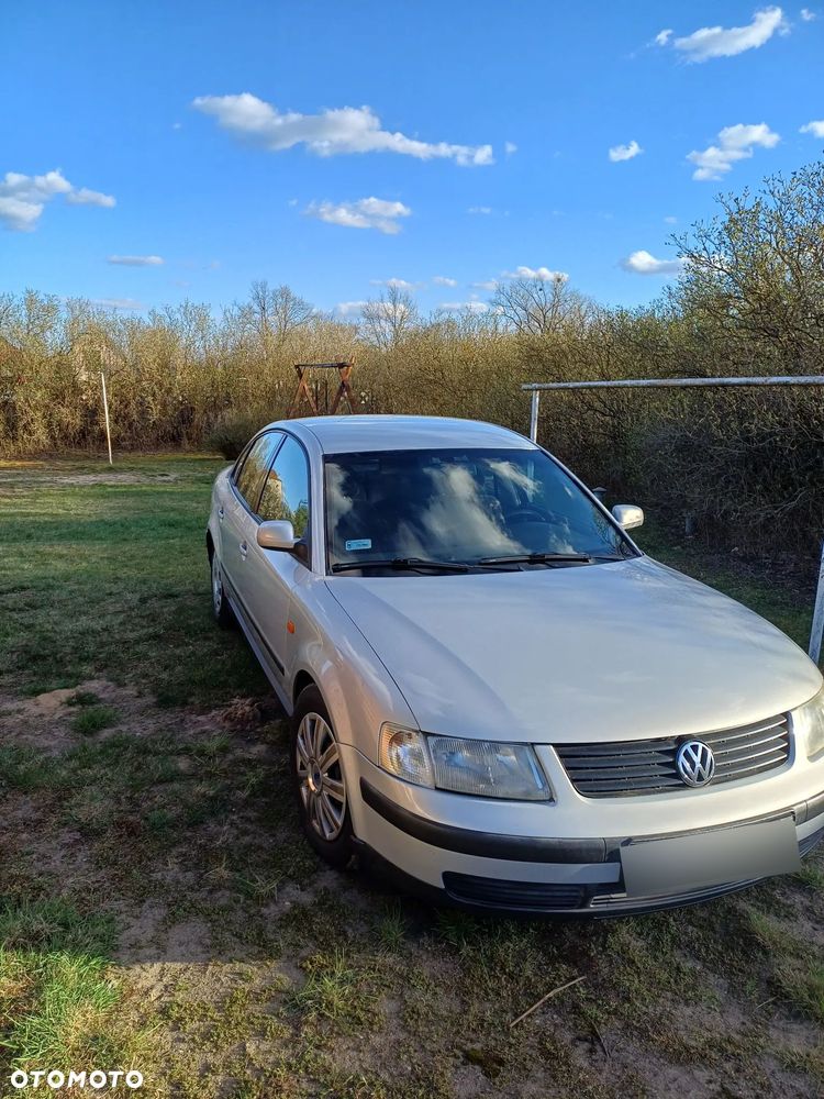 Volkswagen Passat 1.6 CL - 1