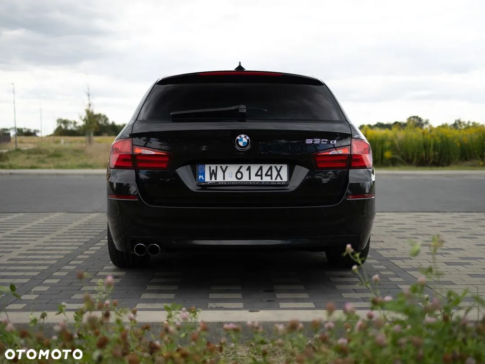 BMW Seria 5 530d xDrive - 7