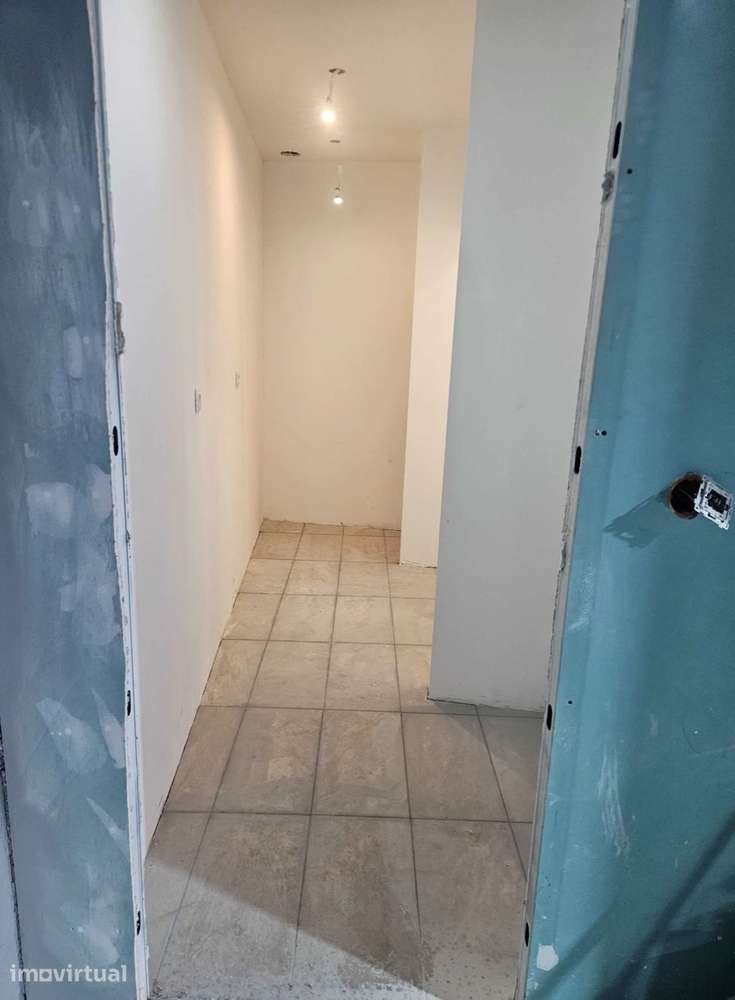 Armazem 200m2 na ponte da bica
1.500 €
Negociável - Grande imagem: 4/9