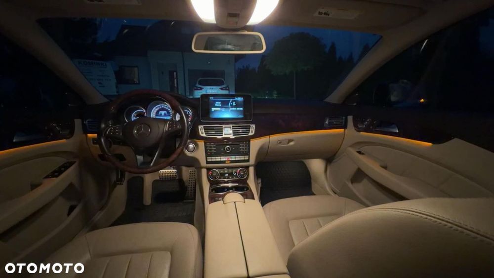 Mercedes-Benz CLS - 9