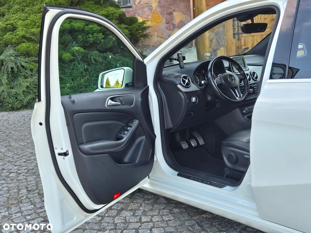 Mercedes-Benz Klasa B 180 CDI (BlueEFFICIENCY) - 22