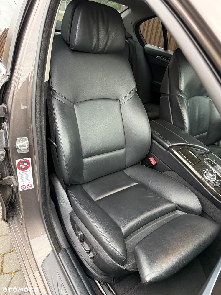 BMW Seria 5 520d - 32