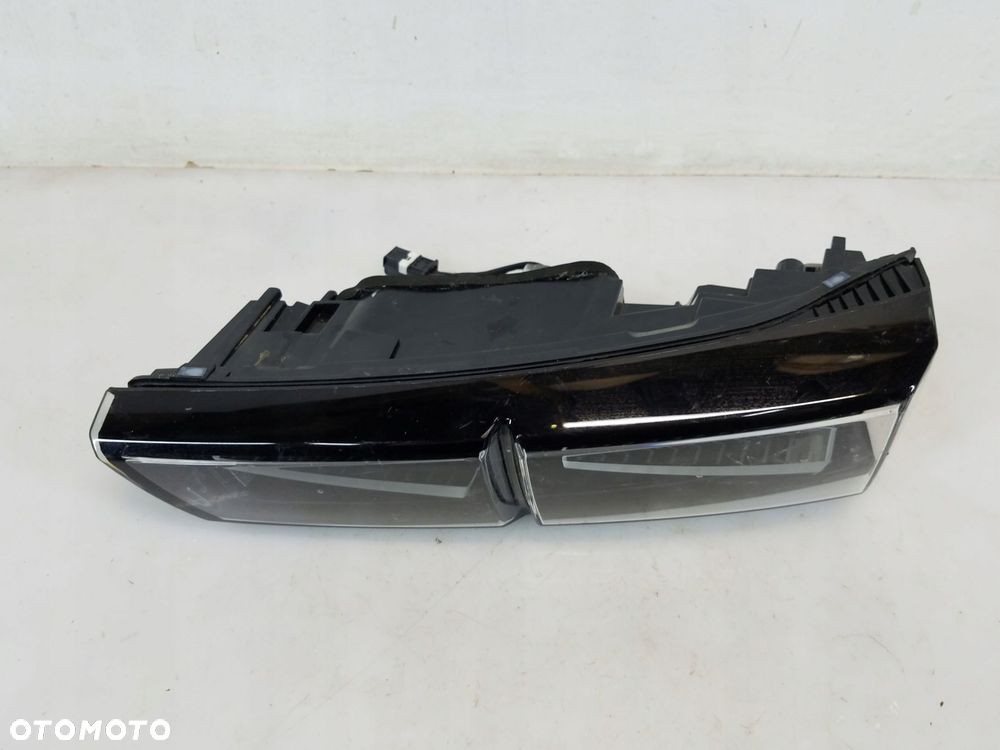 lampa tył w klapę peugeot 308 iii t10 hb - 4