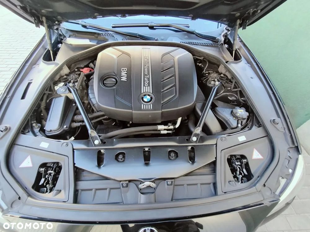 BMW Seria 5 520d xDrive - 22