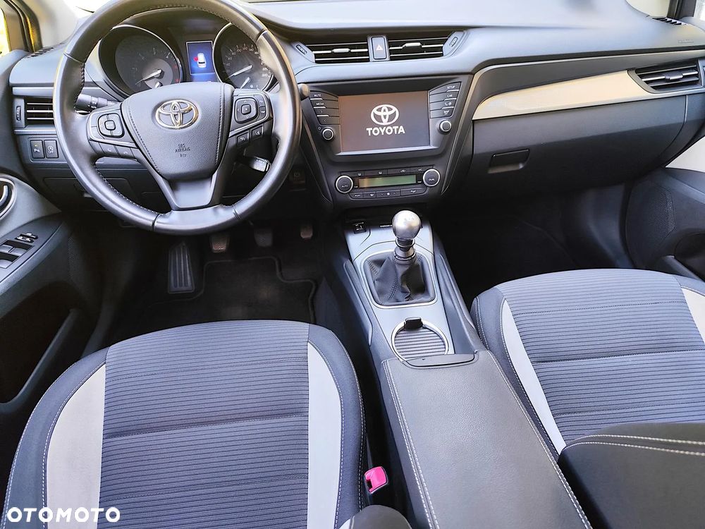 Toyota Avensis - 24