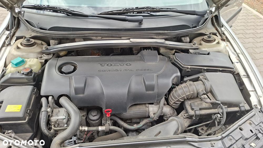 Volvo S60 2.4D5 Momentum - 24