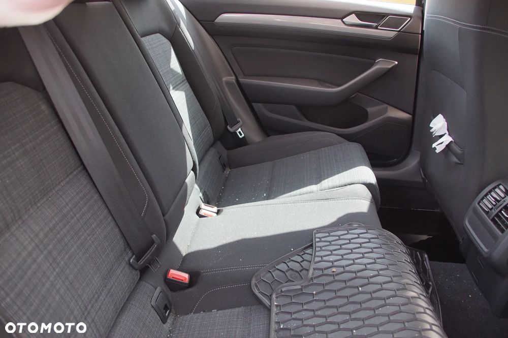 Auto na części - Volkswagen Passat B8 Sedan Lift 2.0 TDI 150 KM DSRB UEM LB7R 57 TYS. KM 2020R Silnik Skrzynia Drzwi Lampa Klapa Zderzak Deska Kokpit Sterownik Moduł Radio Felga - 19