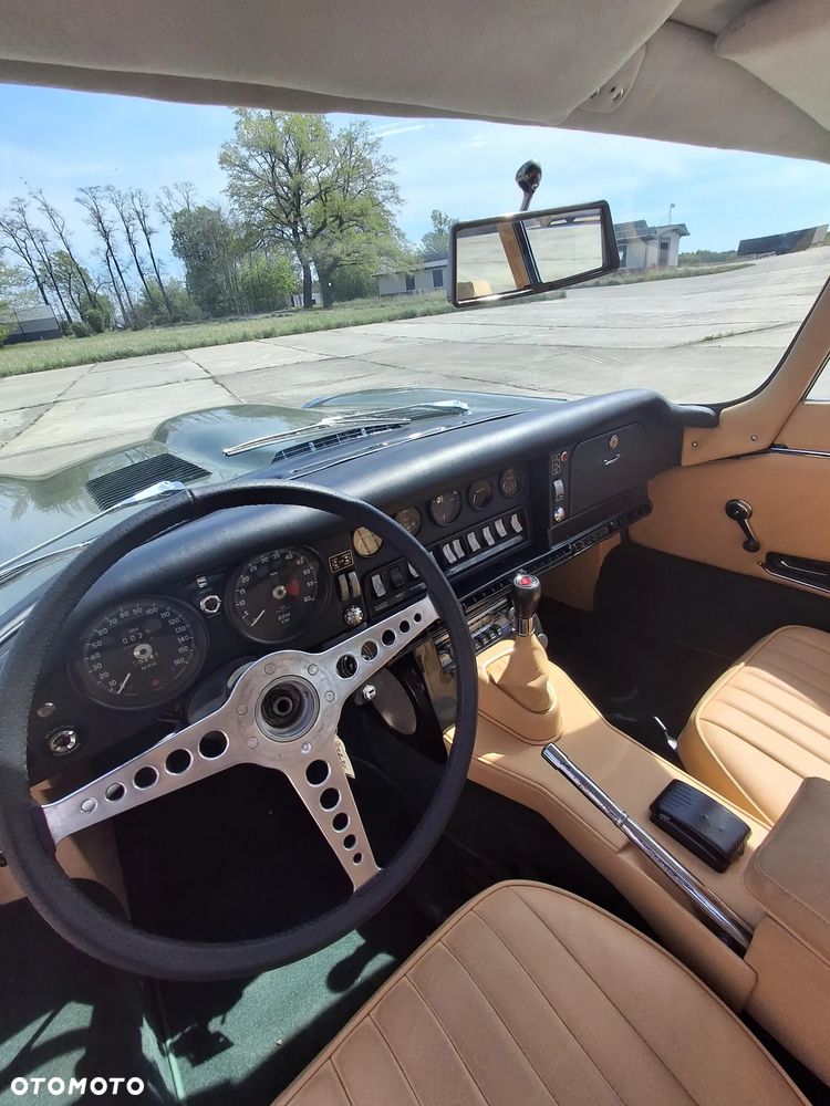 Jaguar E-Type - 10