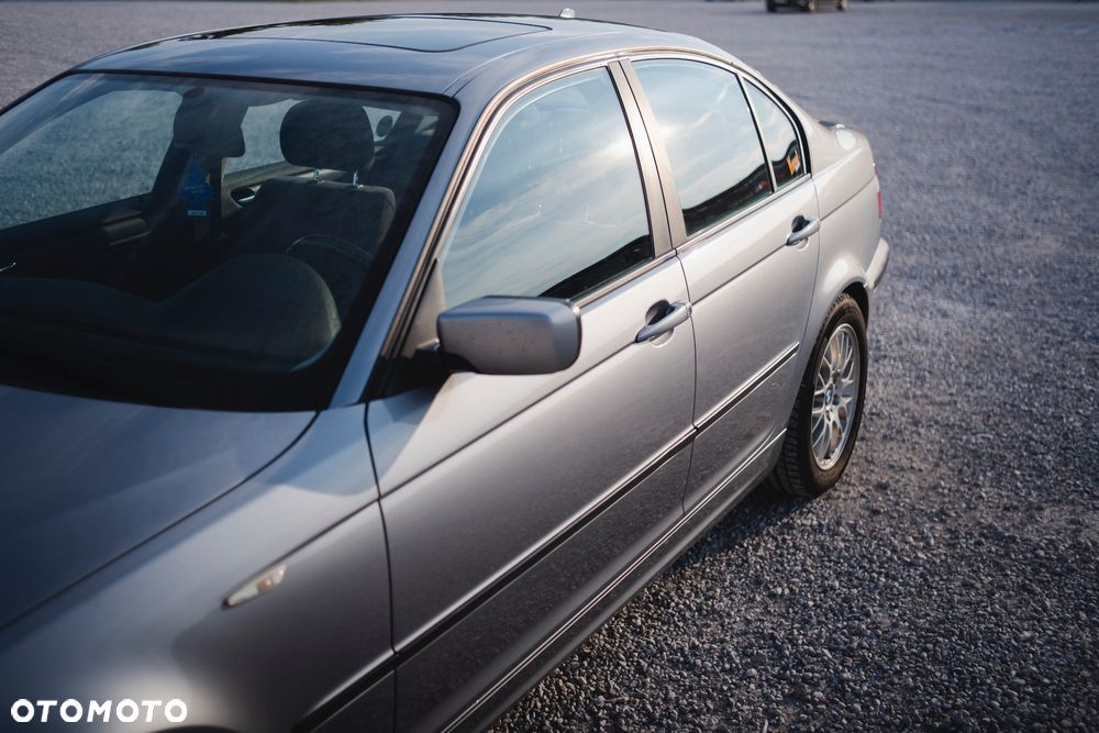 BMW Seria 3 318i - 4