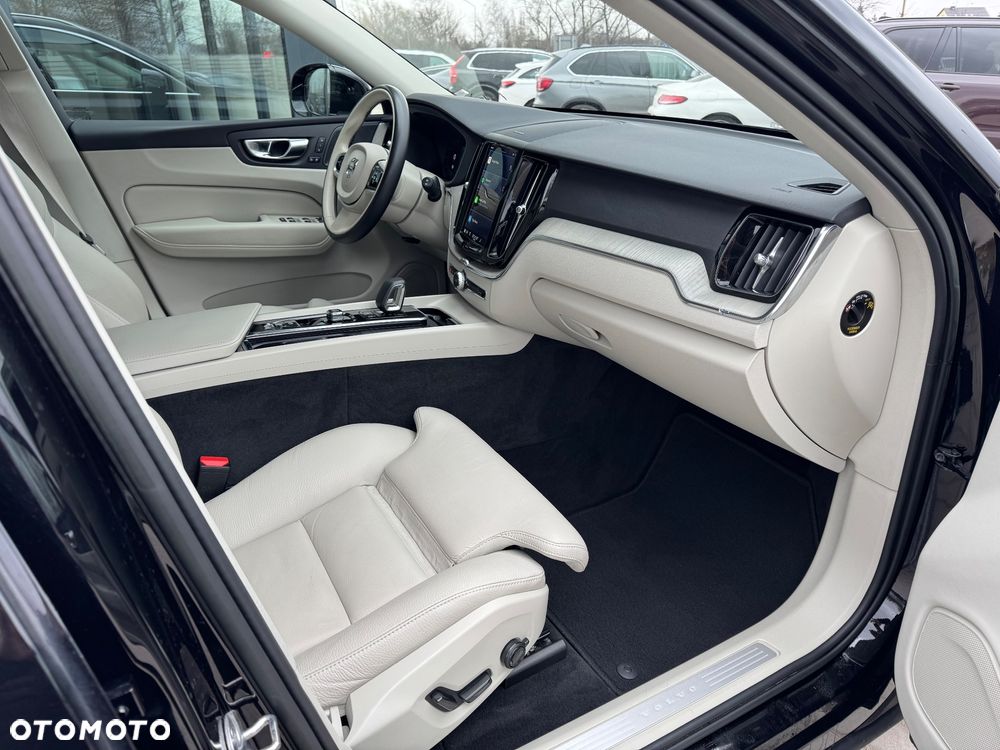 Volvo XC 60 B4 D Plus Bright - 24